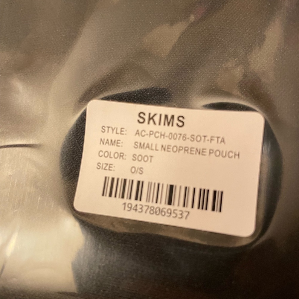 Skims small pouch